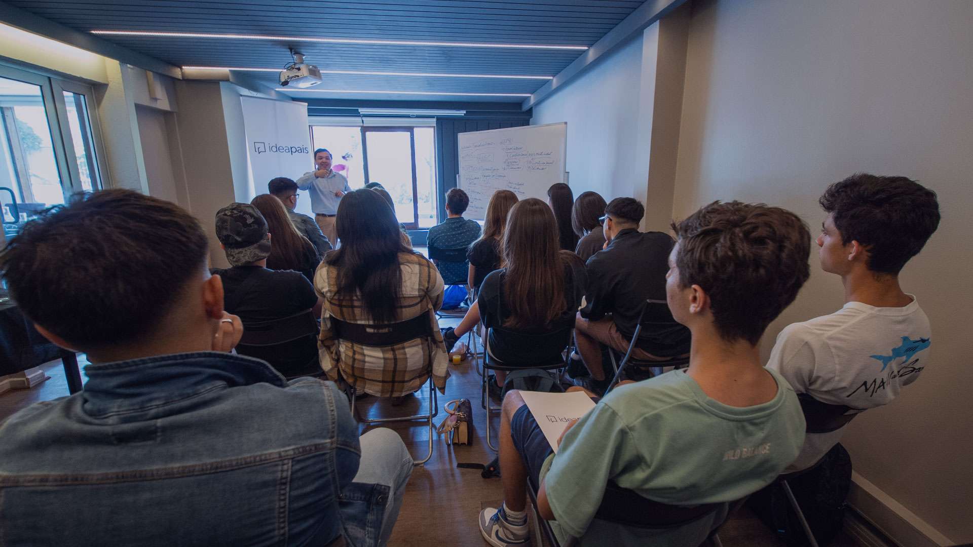 IdeaPaís realiza exitosa Escuela de Verano en Santiago y la Región de Los Lagos