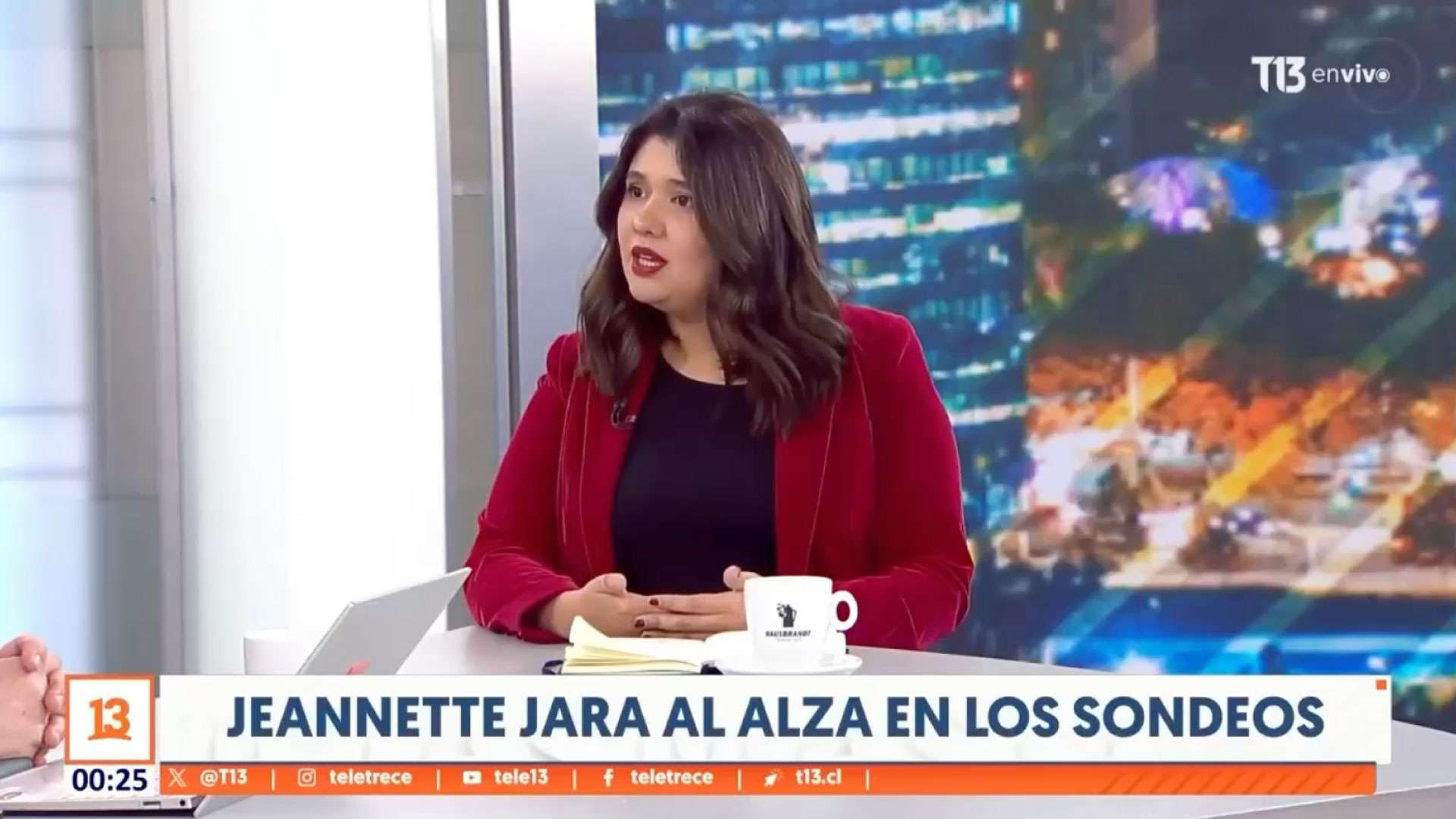 América Castillo analiza caso FACH, encuestas y presidenciales | T13 Noche