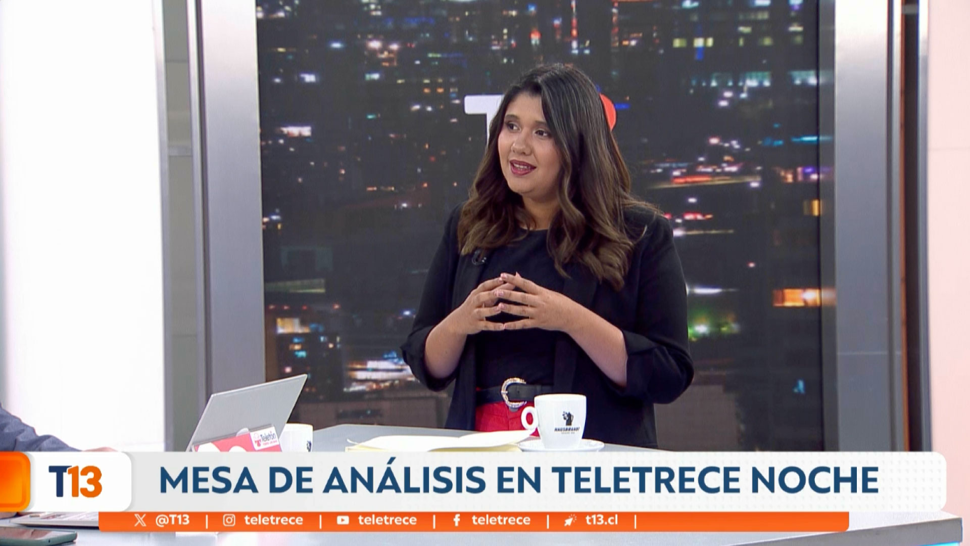 América Castillo revisa el escenario político | T13 Noche